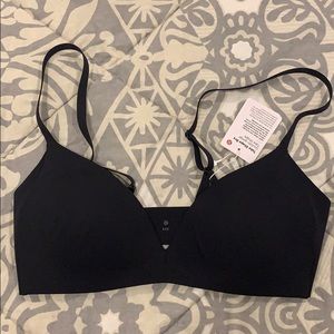 Black brand new with tags lululemon bra. 32C